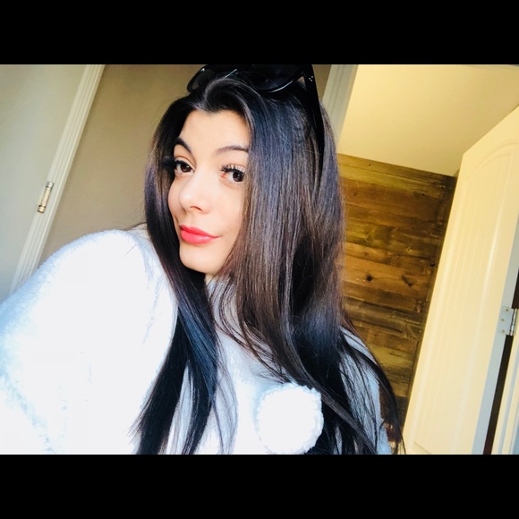 Meet your Posher, Chloey - Picture 2 of 5